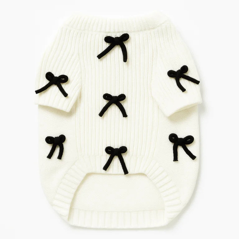 Witte gebreide hondentrui met zwart strikeontwerp